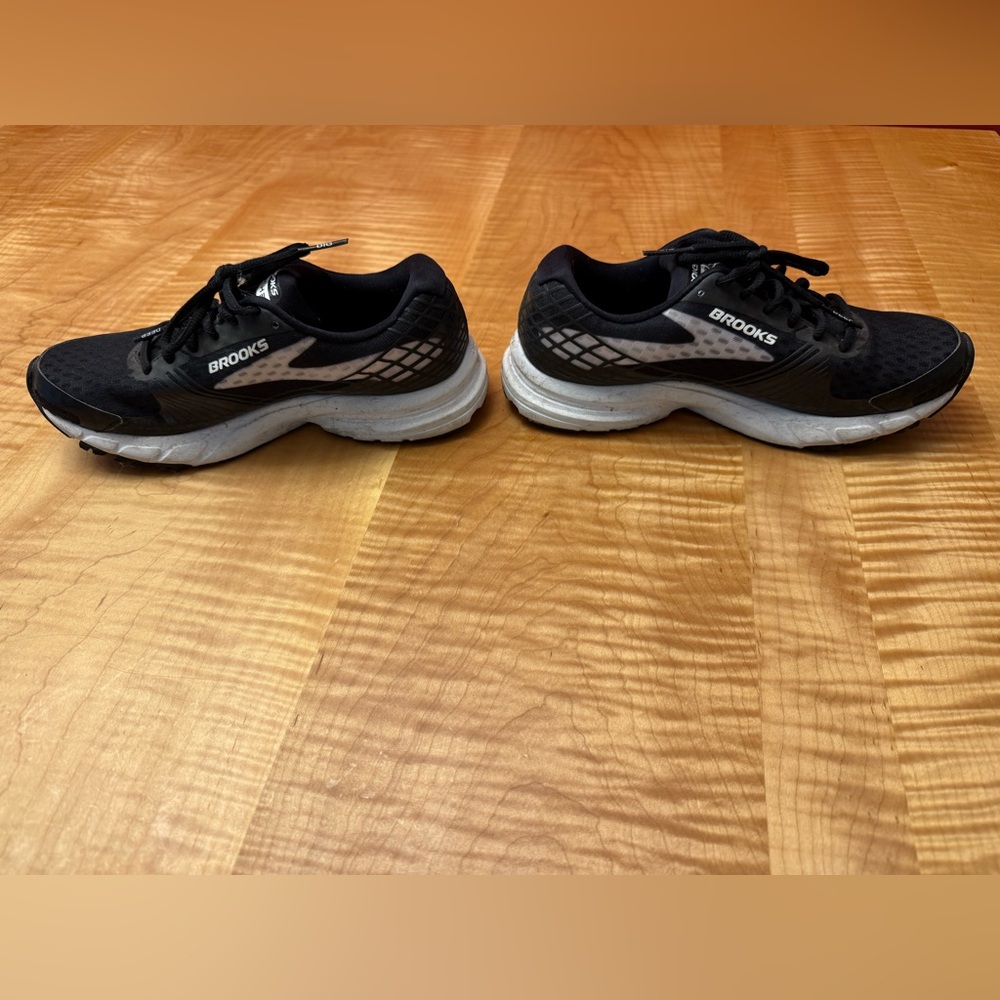Brooks Women’s Launch Black and White Running Shoes. Size 7 - Picture 3 of 5